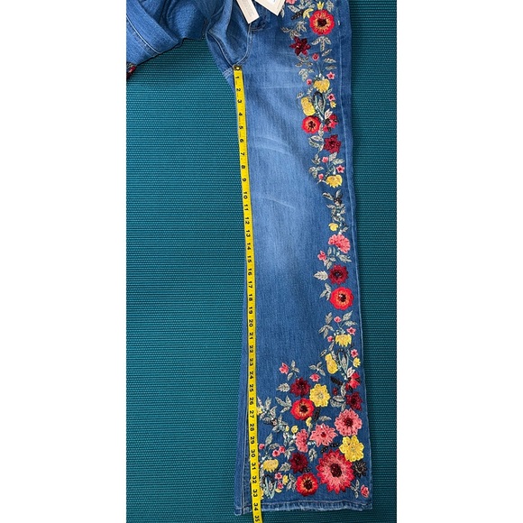 Alice + Olivia Gorgeous Floral Embroidered Wide Leg Jeans - Picture 13 of 17